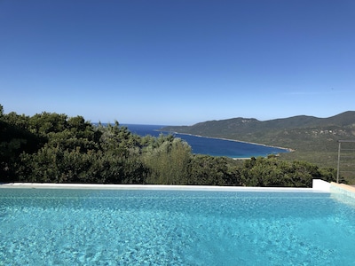 CLOSE PROPRIANO VILLA WITH IMPREGNABLE VIEW ON THE BAY OF CUPABIA