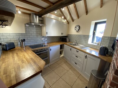 Superb character 2 bed barn conversion ideal for couples, families and pets