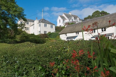 Attractive, Comfortable Cottage With All Up To Date Amenities In The Heart Of East Portlemouth