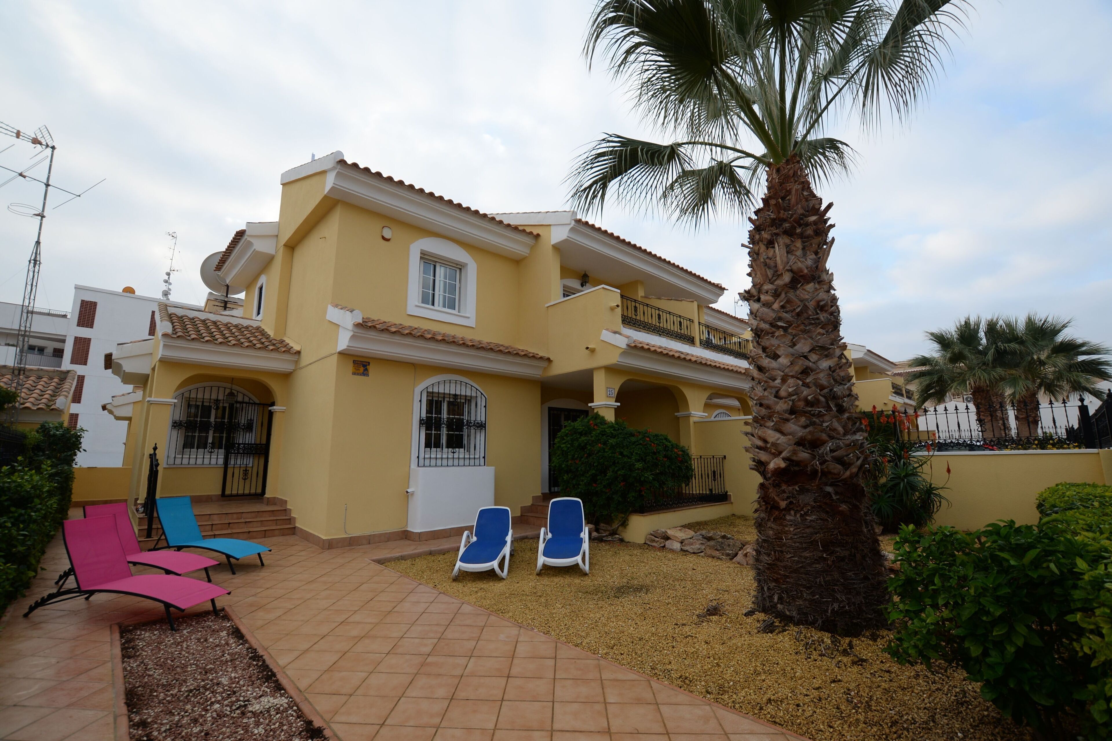 Family friendly 3 Bedroom Luxury villa adjacent large communial pool Los Dolses