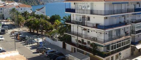 Rocamar- Lovely one bedroom apartment with pool in prime location.