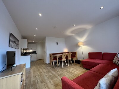 Appt 218: NEDERLANDSE TV, open keuken, uitzicht piste, zonnig balkon (ZW)