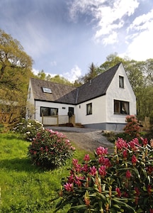 Luxuriöses Loch Side Cottage mit fantastischer Aussicht 