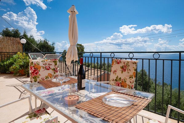 Peaceful area%2C sea and sky views