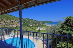 Balcony pool and sea views