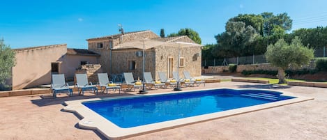 CAN BRIVO rustic finca with swimming pool for 8 people in Sencelles www.Mallorcavillaselection.com