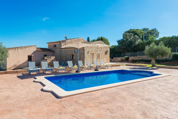 CAN BRIVO rustic finca with swimming pool for 8 people in Sencelles www.Mallorcavillaselection.com