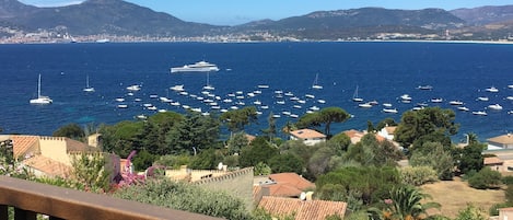 la vue depuis la terrasse de la salle de séjour