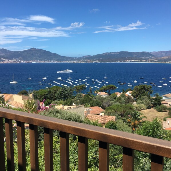 la vue depuis la terrasse de la salle de séjour