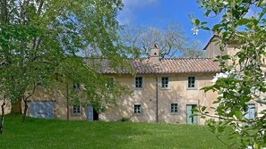 Casa di Pietro lies in medieval hamlet