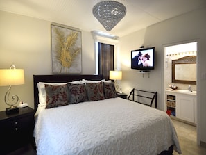 Calmar's Master bedroom with king bed