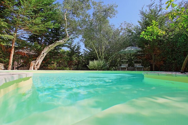 Roman stairs leading onto the pool