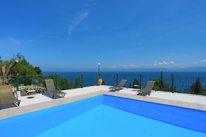Amazing share pool with irresistable Ionian views