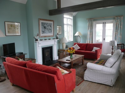 Country cottage near Canterbury, shared use of tennis court & pool, dog friendly