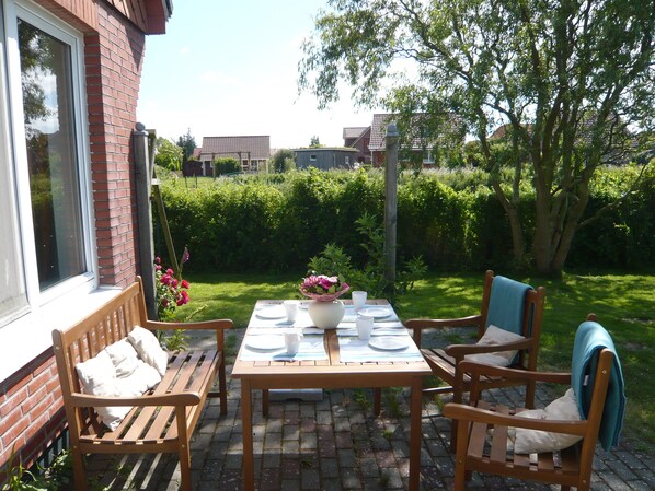 Die hintere Terrasse nach Süden ...Ausgang vom Wohnzimmer aus