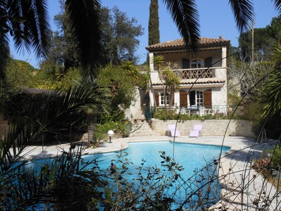 10 minutes walk from the Pampelonne beach - beautiful Provencal house with pool;