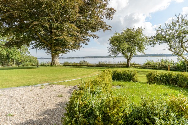 Blick von der Terrasse bzw Wohnzimmer