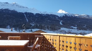Vue de la station depuis la terrasse. Val Cenis slopes from our terrasse.