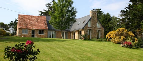 Maison familiale à Trégastel , 100m plage,
rez de chaussée accès handicapé