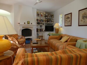 Holiday rental MOURIES Alpilles Provence living room for 10 persons