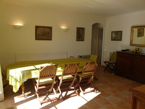 Holiday rental MOURIES Alpilles Provence  dining room for 10 persons