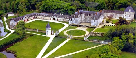 Le château de Gizeux vu du ciel