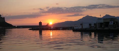 Coucher de soleil sur le port de Calvi