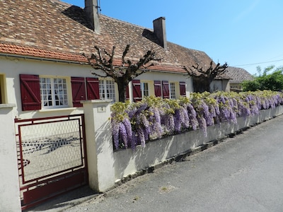 GITE "LES GLYCINES" IN THE COUNTRY IN PERIGORD