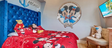 Queen bed - Mickey Mouse room