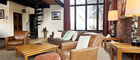 Living room for après ski. Loft bedroom wall closes for privacy above.