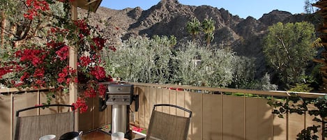 Enjoy Your morning coffee w/Breathtaking Mnt View on Your South facing Patio