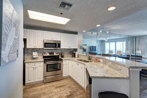 Brand new kitchen-granite, glass backsplash, stainless-gorgeous!