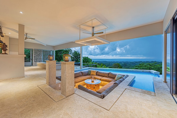 Oceanfront sunken seating area