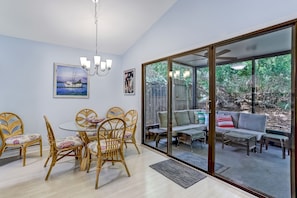 Dining Area with Seating for Six