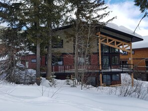 Feb 14, 2018
Standing on the ski run and looking at the house.