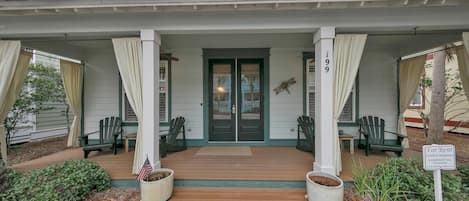 Barefoot Bungalow in the Heart of Seagrove