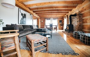 Large open plan family room, space for everyone. 