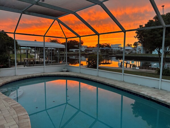The sunsets done coming much prettier than from the Lanai at Casa Del Sol.