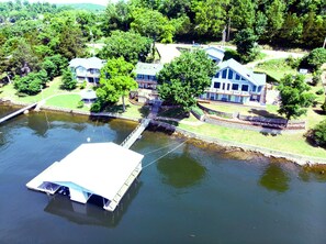 Beautiful Lake House on 200 ft of Lakefront!