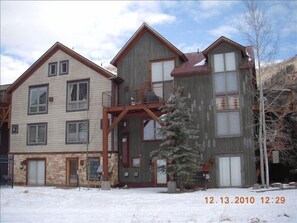 Double Diamond townhome complex - ski-in/ski-out