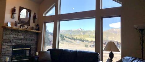 Living room with spectacular views of the Ramshorn Mountain Range. 