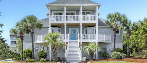 11114 Inlet Drive. Dual Master Bedrooms on the left (west) and right (east). 