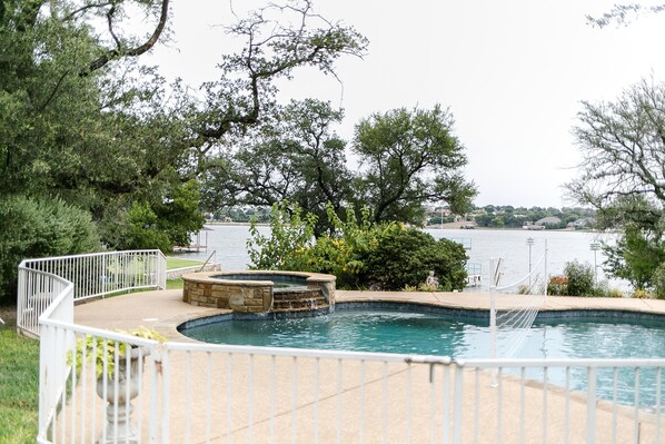 SPA + POOL + LAKE = PERFECTION