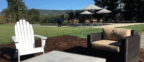 Oak Knoll views surrounded by vineyards