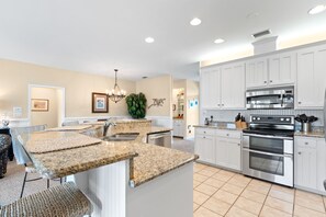Kitchen Bar 