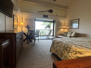 Entrance to studio and lanai with new 50 inch Smart TV.