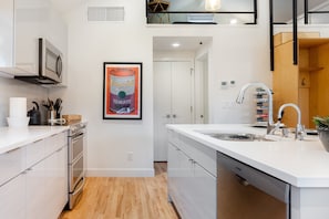 Cook with your friends in the spacious, fully-stocked kitchen