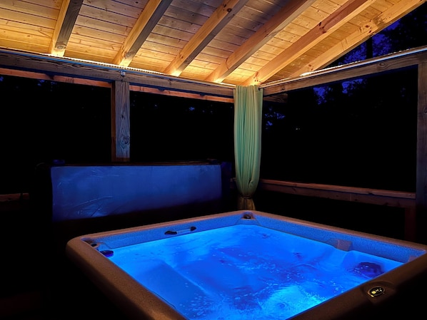 Choose the hot tub water lighting to match your mood