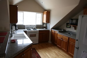 Kitchen view - fully equipped with your culinary needs in mind - granite counter