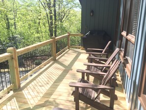 Large deck - Perfect for grilling.